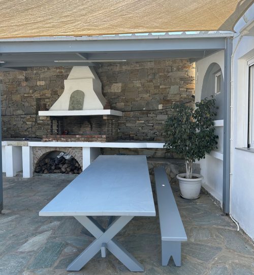 Stalia outdoors table